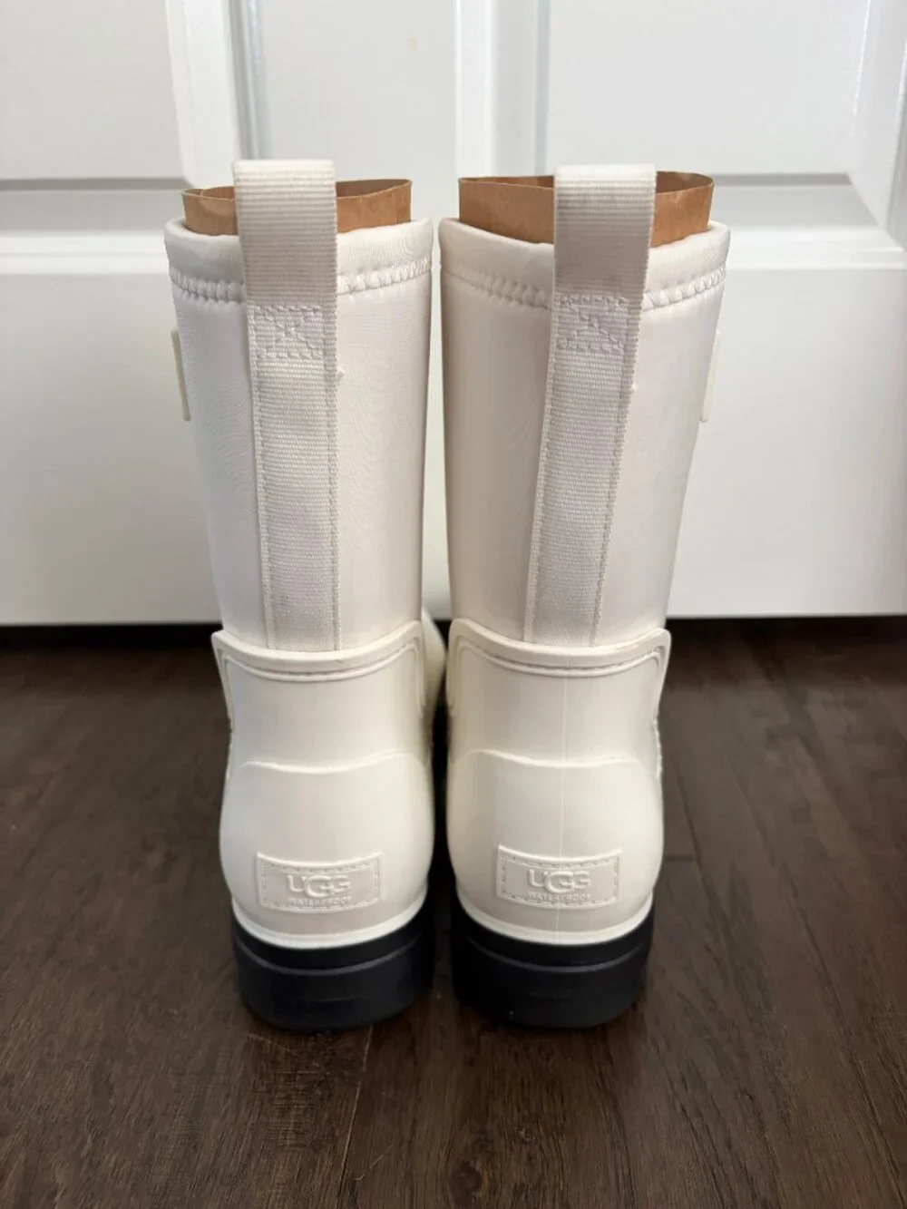 Women’s UGG White Droplet Mid Waterproof Rainboots - Picture 4 of 9